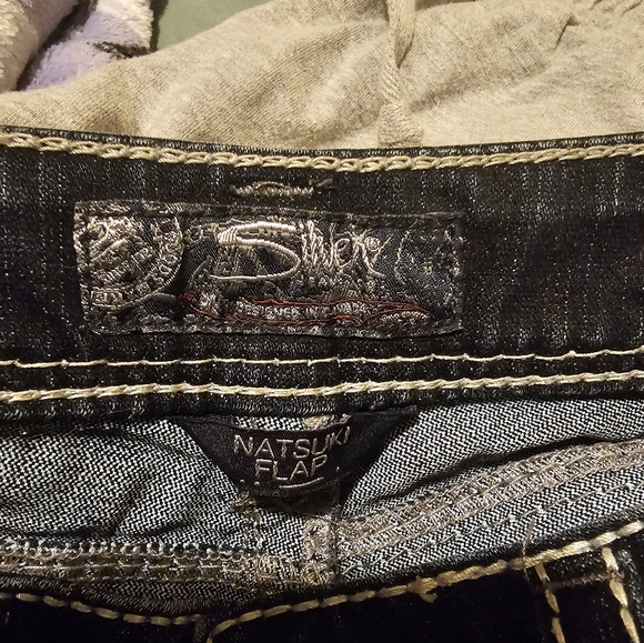 Silver jeans size 28 - Picture 1 of 3